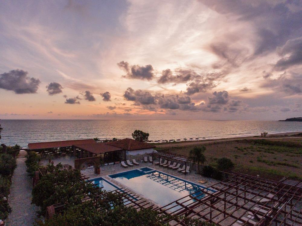Poseidon Beach Hotel Кастросикия Екстериор снимка