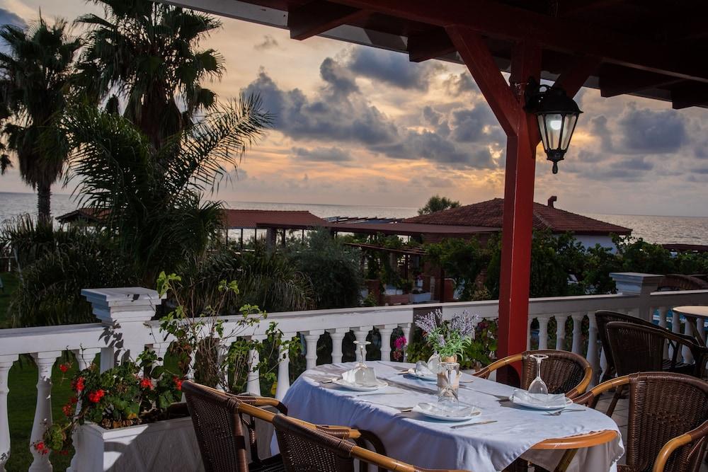 Poseidon Beach Hotel Кастросикия Екстериор снимка