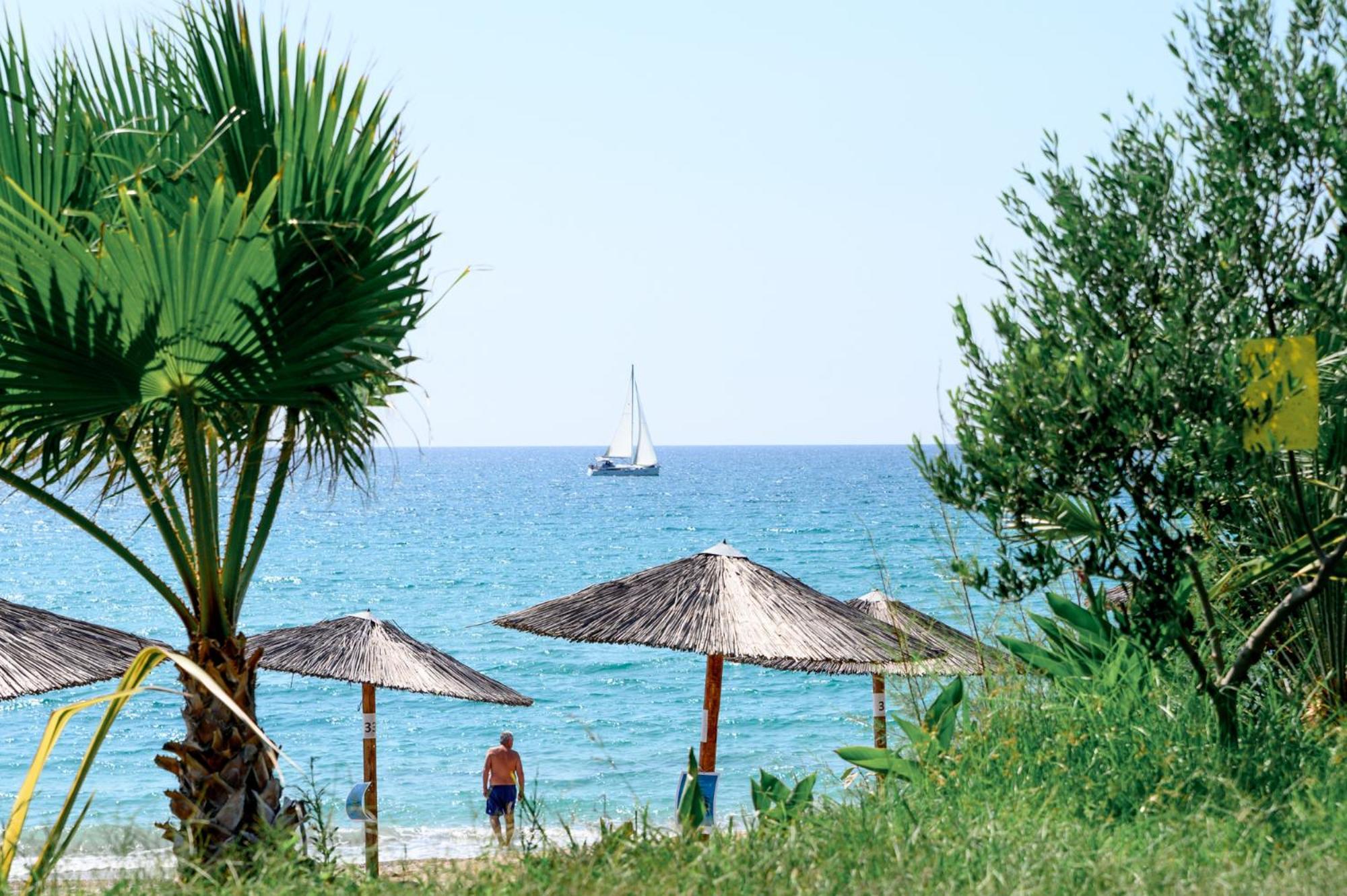 Poseidon Beach Hotel Кастросикия Екстериор снимка