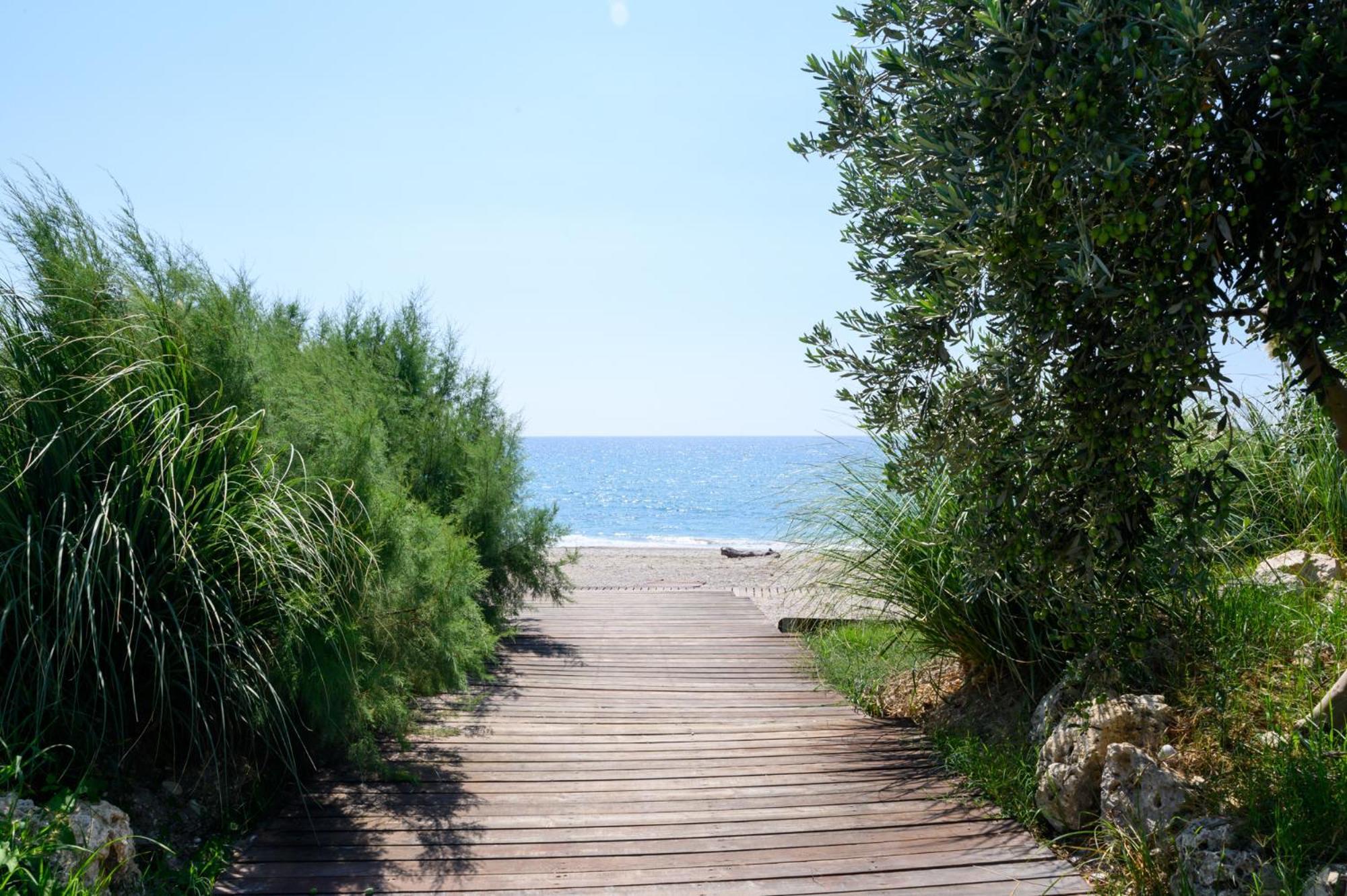 Poseidon Beach Hotel Кастросикия Екстериор снимка
