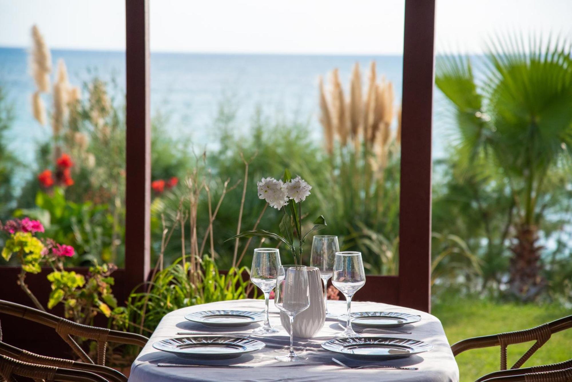 Poseidon Beach Hotel Кастросикия Екстериор снимка