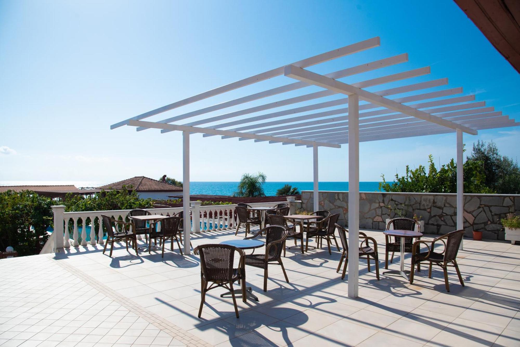 Poseidon Beach Hotel Кастросикия Екстериор снимка