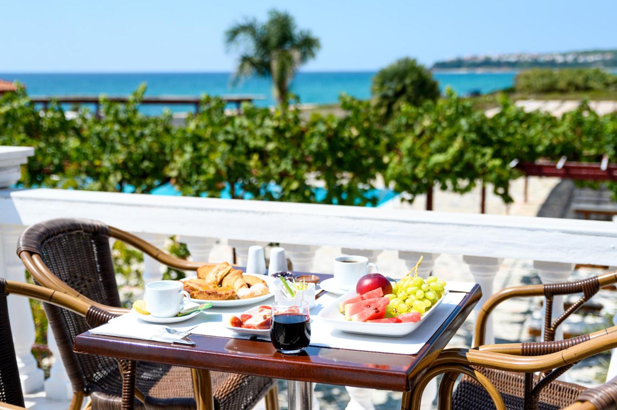 Poseidon Beach Hotel Кастросикия Екстериор снимка